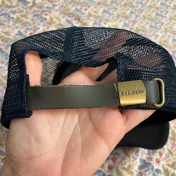 Filson Men's Black Outdoor Cap - Picture 2 of 2